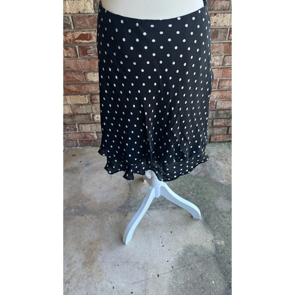Jones New York Dresses & Skirts - Jones New York signature skirt Tiered Size 16 100% Silk Black & White Polka Dots